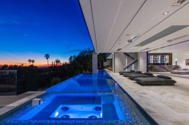 Super-Star Drake Moving Into a Super-Star Home In Beverly Hills?