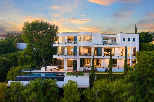 Sean Combs LA Bachelor Pad!