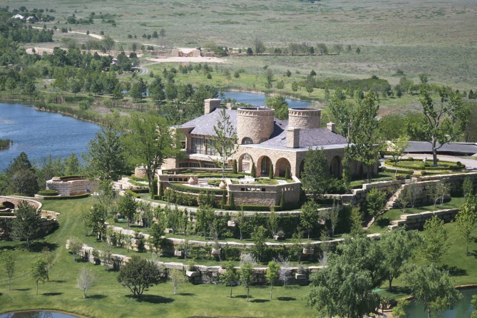 Oil & Business Tycoon T. Boone Pickens’ Gigantic Texas Ranch!