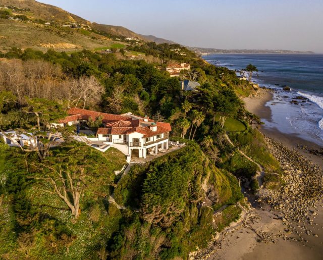 Kim Kardashian Buys Cindy Crawford Mansion!