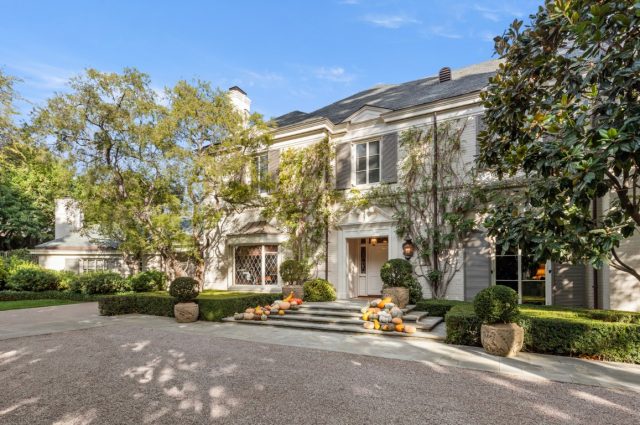 England’s Pop King Robbie Williams Sells To Drake & Buys Fannie Brice Mansion!