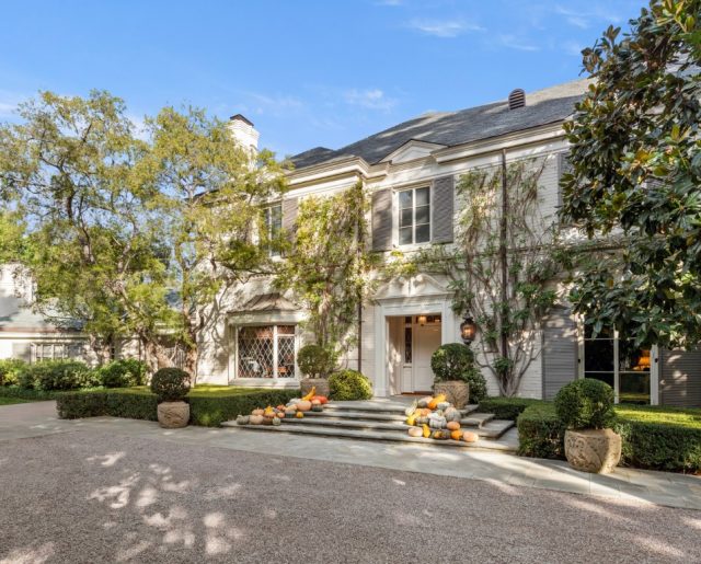 England’s Pop King Robbie Williams Sells To Drake & Buys Fannie Brice Mansion!