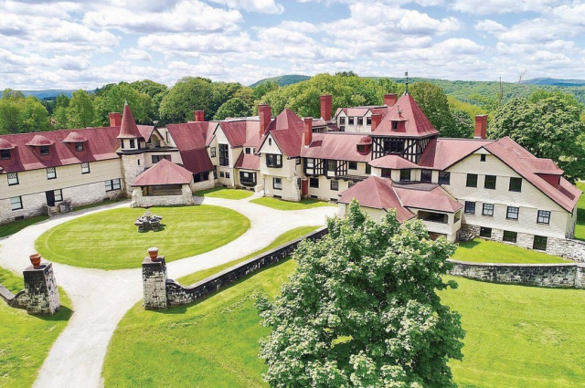 Vanderbilt Mansion – So Big It Spans Two Towns