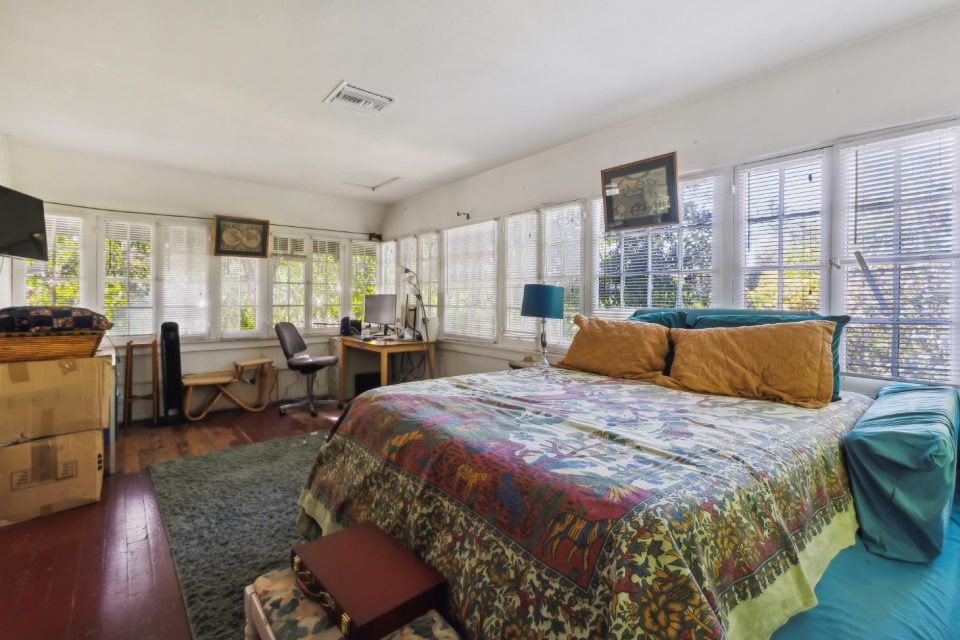 719_N_Maple_Dr_Beverly_Hills_CA_90210_USA-Bedroom-_1002325