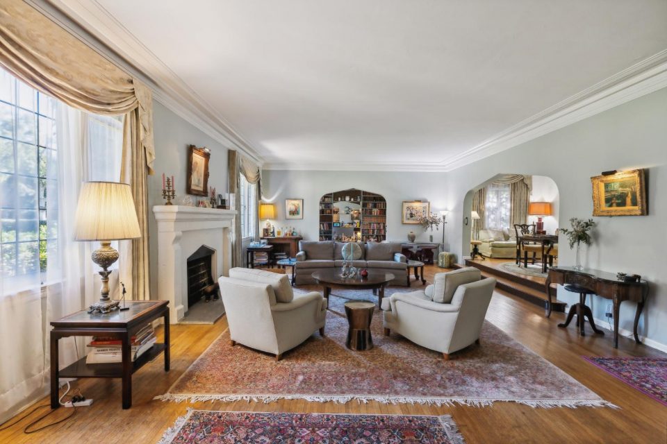 719_N_Maple_Dr_Beverly_Hills_CA_90210_USA-Living_room-_1002247
