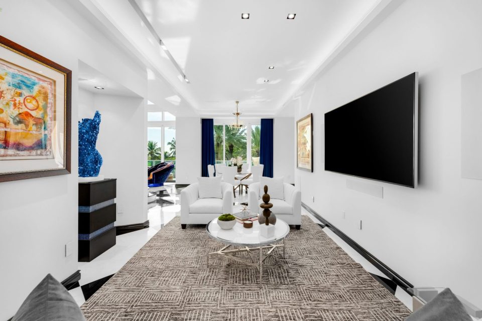 1455 Ocean 10