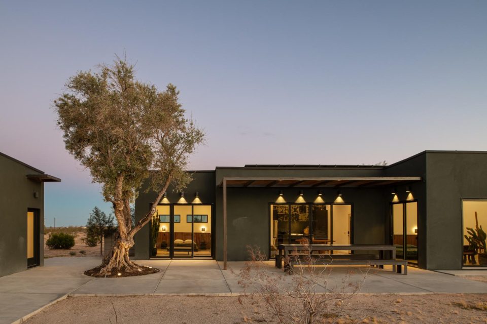 Mojave Minimalist Home & Goat Mountain Views