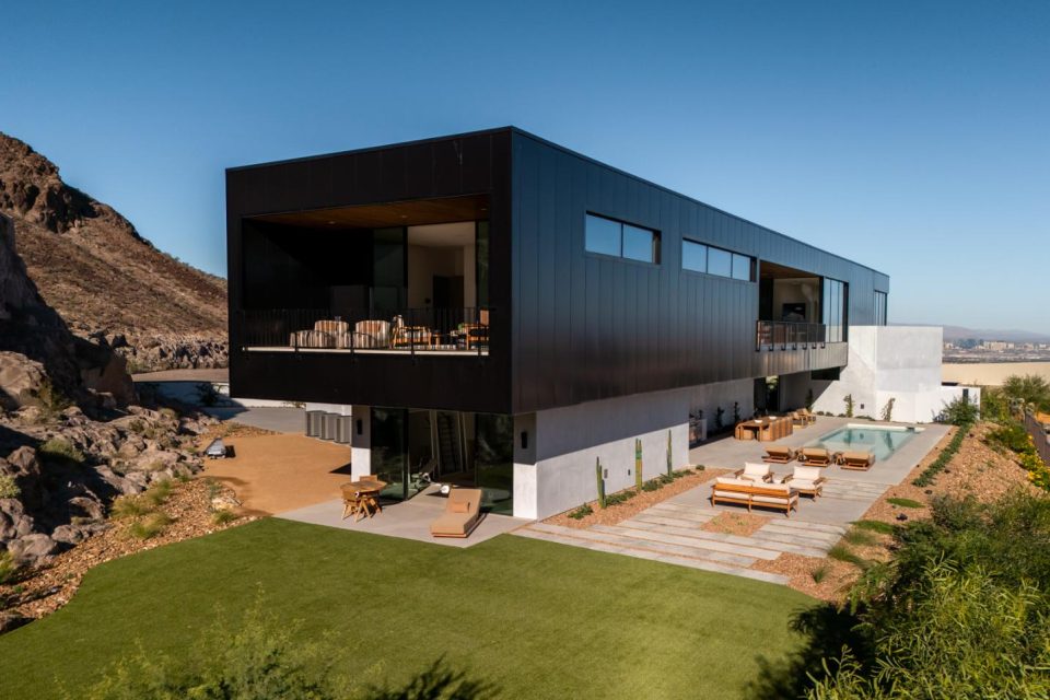 Desert Design Study Home 11 – Stunning Vegas Mansion Lists for $11.6 million