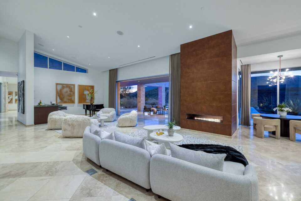 009 36 Quiet Moon Greatroom